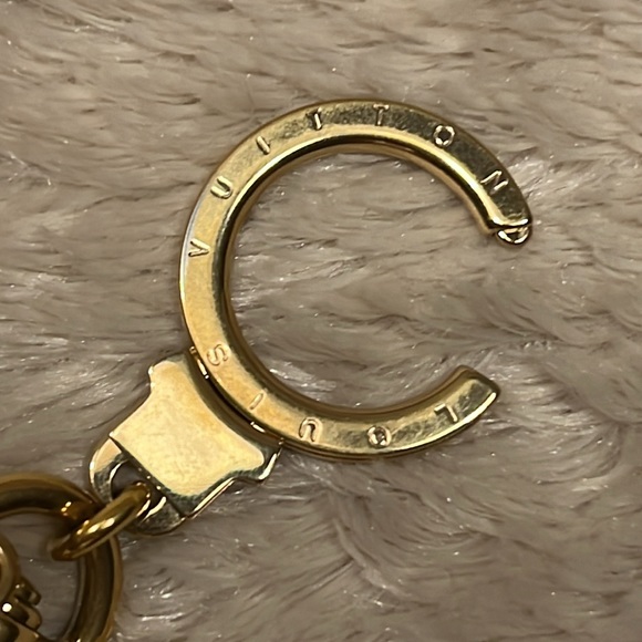 LOUIS VUITTON Tortoise Lock and Key Bag Charm/Key Holder - Picture 7 of 16